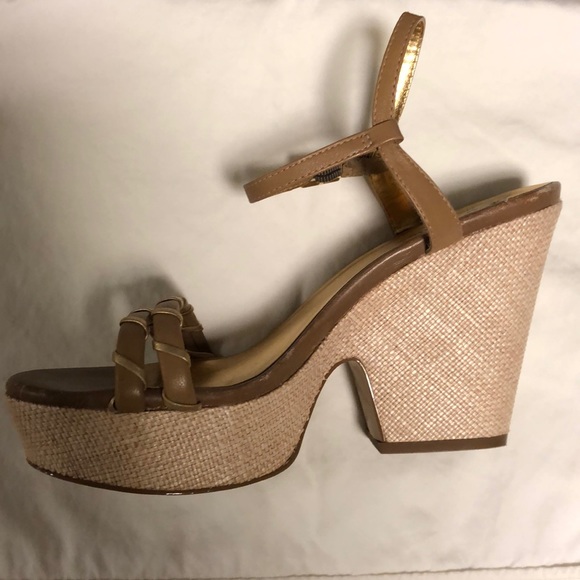 Kate Spade Platform heels ๐ด - Picture 2 of 3